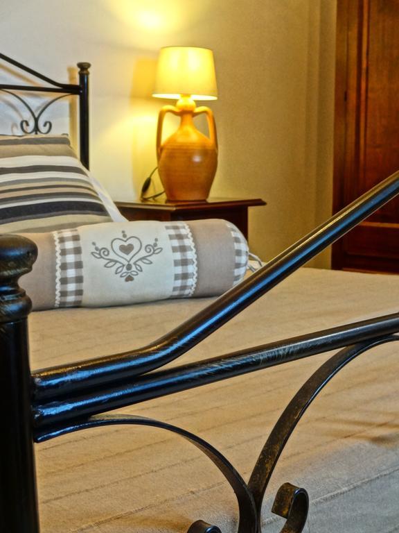 Trulli-Eu Guesthouse ألبيروبيللو الغرفة الصورة