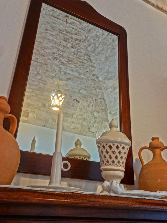 Trulli-Eu Guesthouse ألبيروبيللو الغرفة الصورة