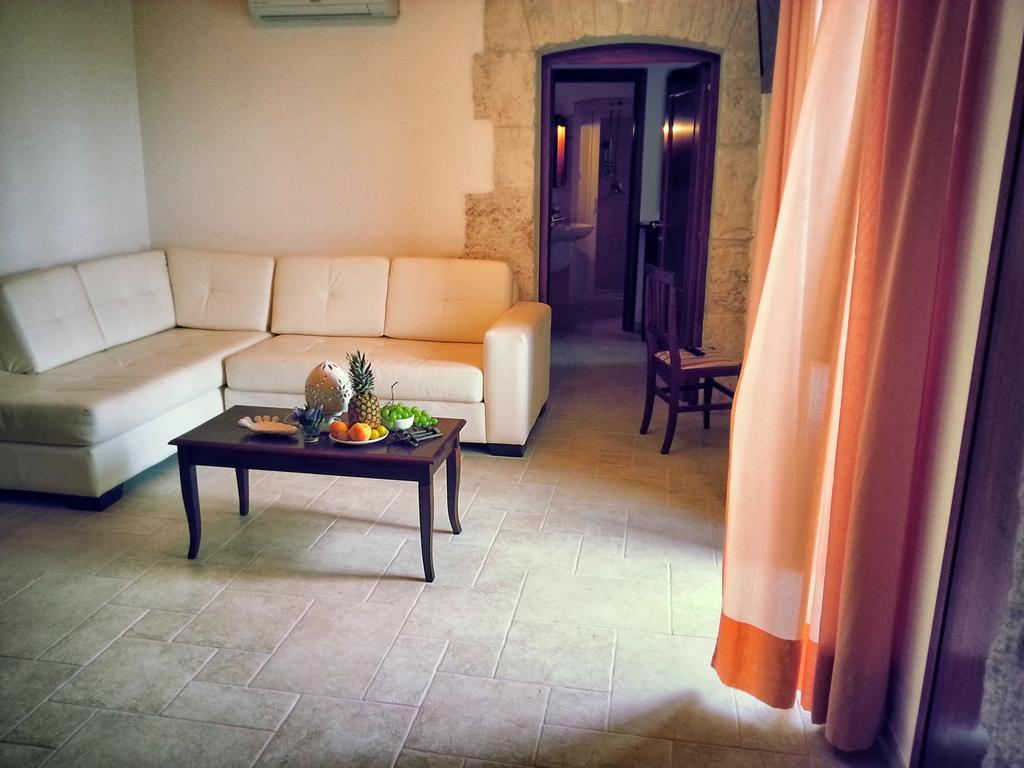 Trulli-Eu Guesthouse ألبيروبيللو الغرفة الصورة