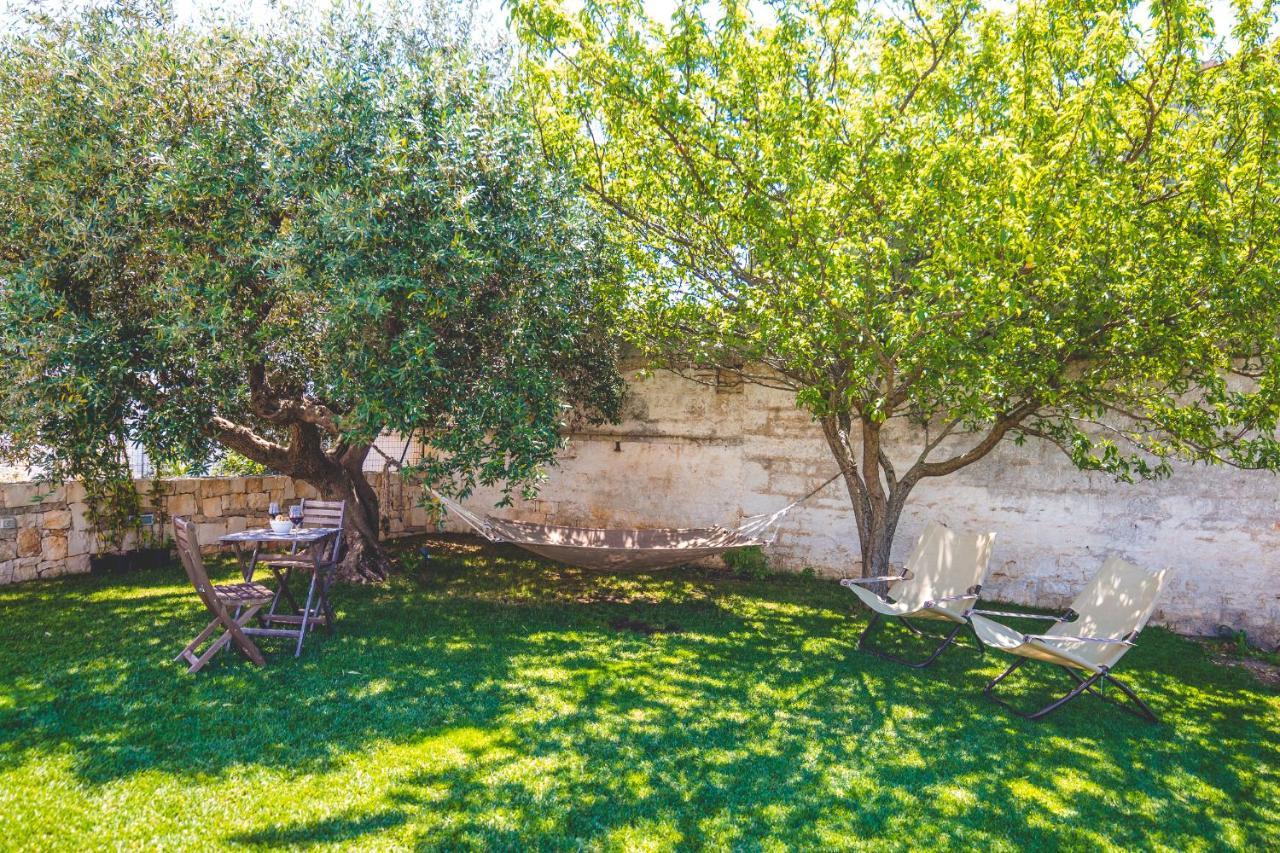 Trulli-Eu Guesthouse ألبيروبيللو المظهر الخارجي الصورة